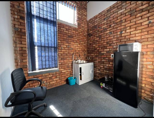 301M² WAREHOUSE TO LET IN STRIJDOMPARK